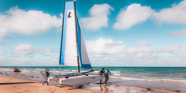 Catamaran sur la plage