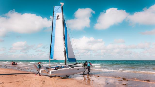 Catamaran sur la plage