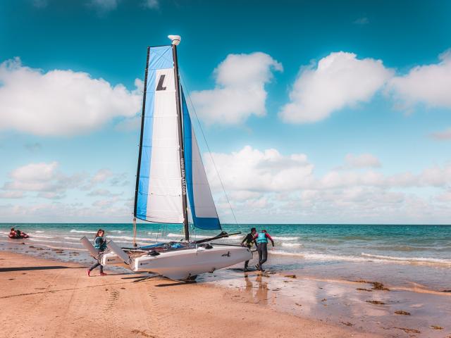 Catamaran sur la plage