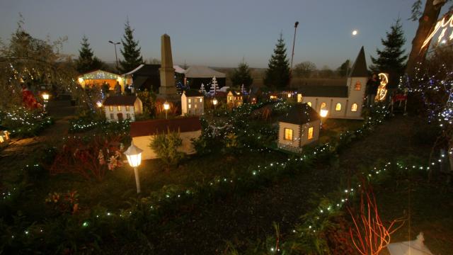 Village Miniature Et Marche De Noel Guehebert 7