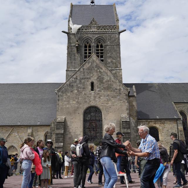 Bal A Sainte Mere Eglise