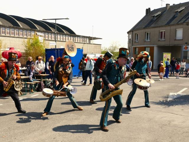 Spectacles De Rues Jazz Sous Les Pommiers