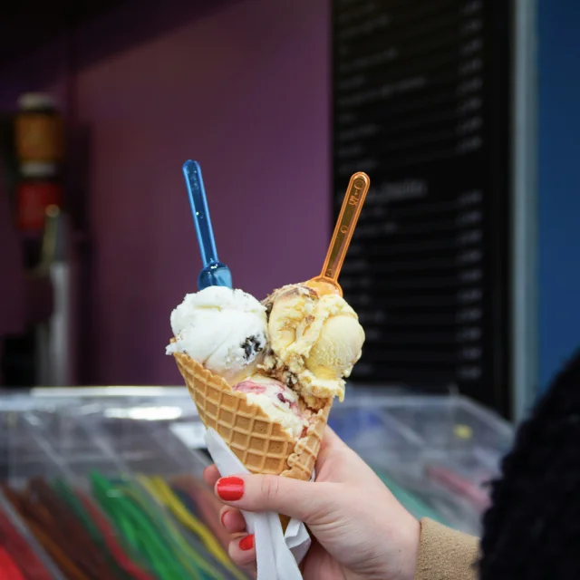 Manger Une Glace En Ete A Coutances Mer Et Bocage