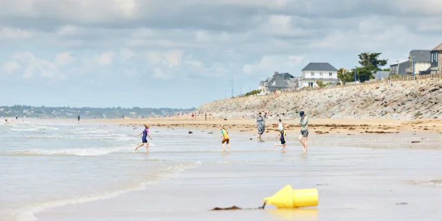 Plage De Hauteville Sur Mer