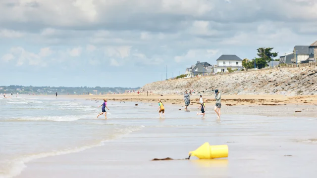 Plage De Hauteville Sur Mer