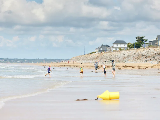 Plage De Hauteville Sur Mer