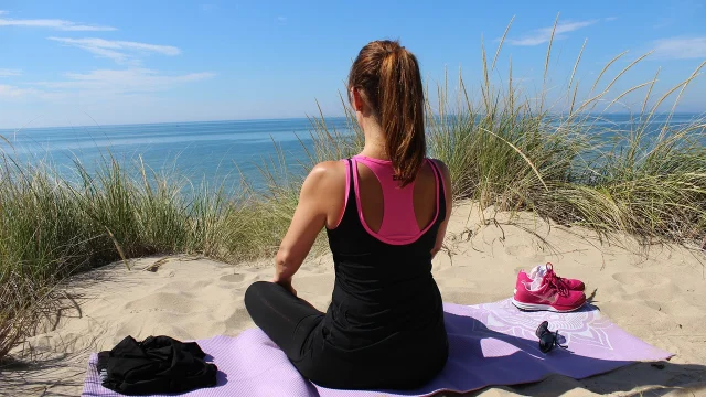 Seance De Yoga Sur La Plage