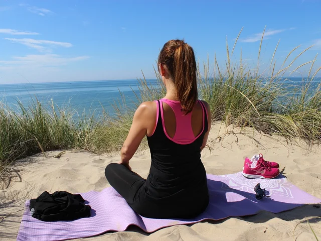 Seance De Yoga Sur La Plage