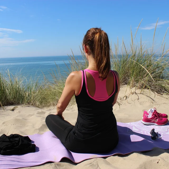 Seance De Yoga Sur La Plage